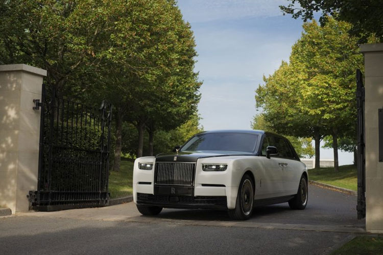 Rolls-Royce Debuts Phantom Centenary Private Collection in Las Vegas